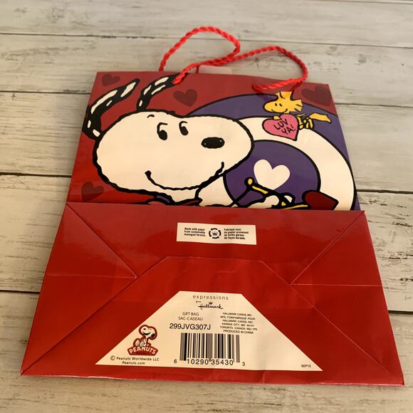 5/$25 Peanuts Snoopy Cupid Valentine's Day Gift Bag by Hallmark Medium Size - Picture 2 of 3